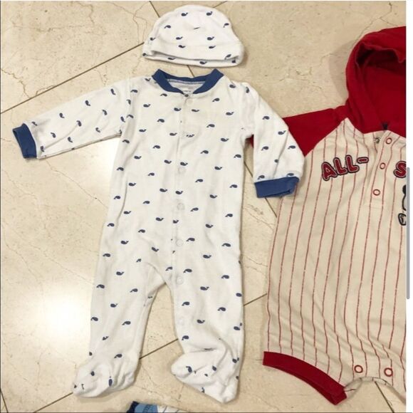 Bundle of onesies and matching hats - Picture 5 of 10